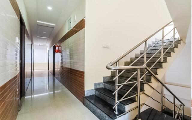 OYO 38595 Varsha Grand Residence