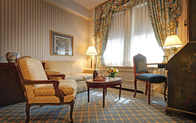 Hotel Elysee by Library Hotel Collection