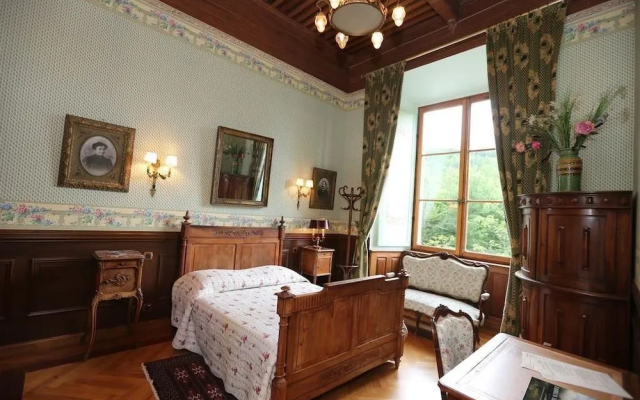 Chateau De Picomtal