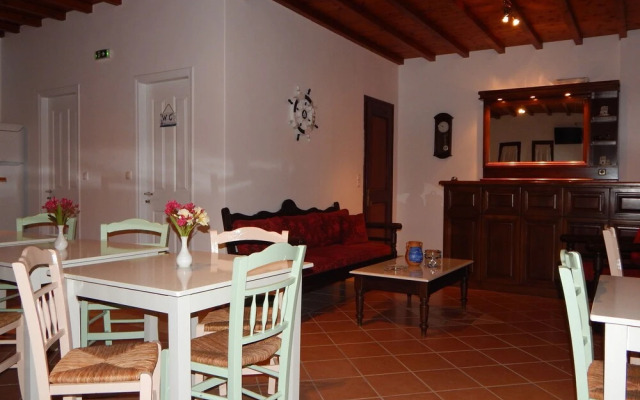Tinos Suites & Apartments