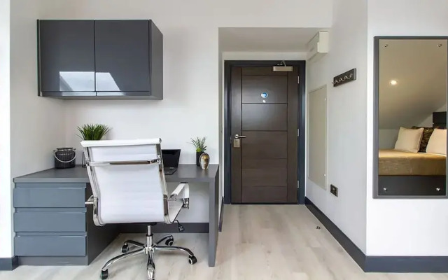 The Residence Coventry by Paymán Club