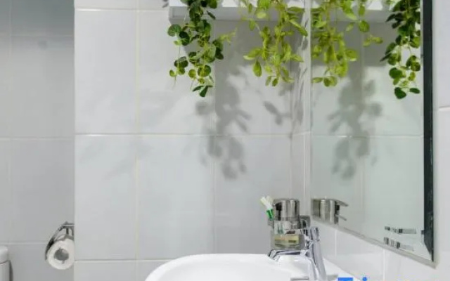 Cozy Spacious 1BR @CDP BSD – Bathroom – Legok
