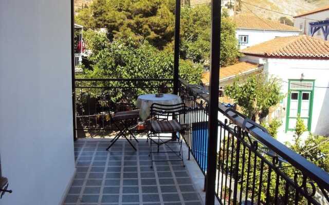 Douskos Uptown Living Hydra
