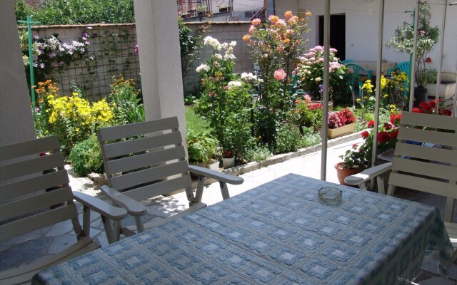 Bogdanoski Studios & Guest Rooms