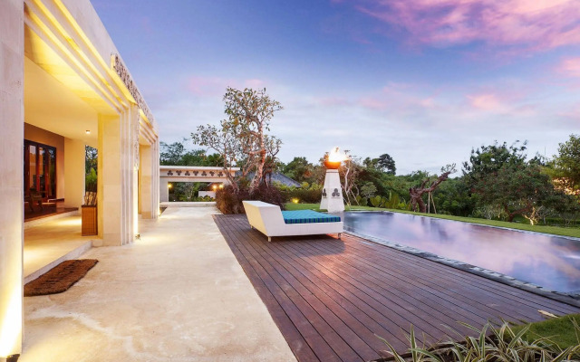 The Sanctus Villa