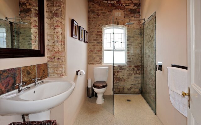 Barry Hall Luxury Apartments