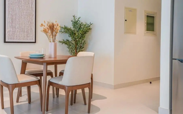 Aya - Beachfront Apartment With all Amenities and Pool