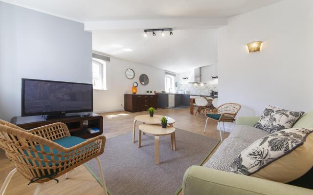 A34 - Aurora Apartment in Casa Feliz