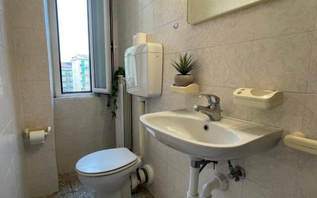 [Via XXV Aprile] 4 Locali - Di Fronte al Mare