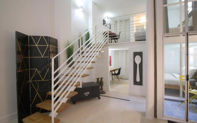 Appartements Paris Centre - At Home-Hotel