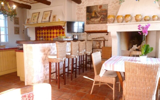 Villa With 7 Bedrooms in Pernes-les-fontaines, With Private Pool, Furn