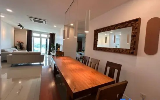 Riverine sapphire apartment