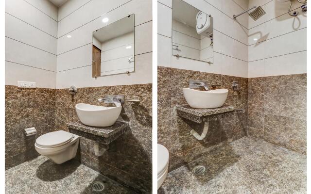 Capital O 82258 Hotel Rosewood Inn