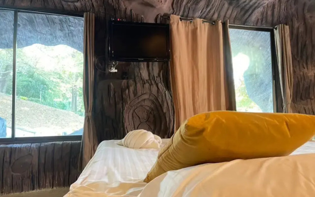 19 Degrees Resort