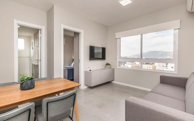 Lindo Apto para casal Porto Alegre CON1820