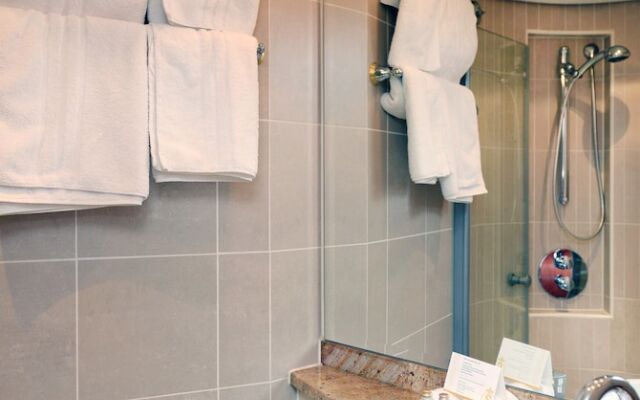 Crossgates Hotelship 3 Star Hafen Neuss