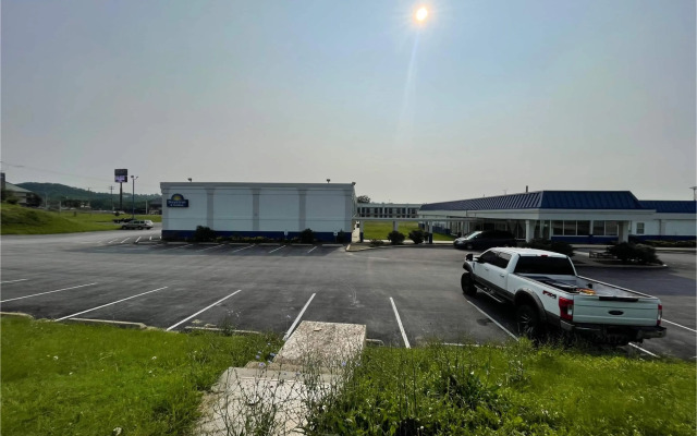 Days Inn & Suites by Wyndham York