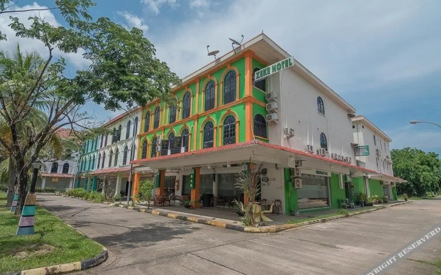 RedDoorz Plus near Marina City Waterfront Batam