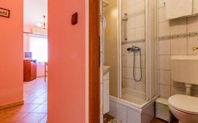 Apartment Delfin Karlobag 31811