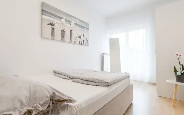 Spacious Holiday Home near Sea