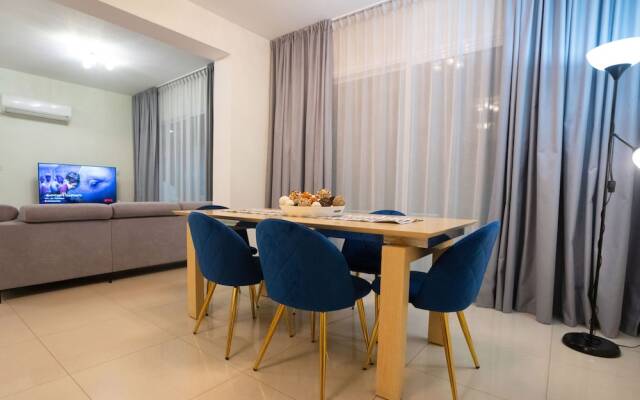 Bay View Gardens Apartments with Pool