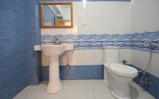 OYO 11552 Hotel Rising Star