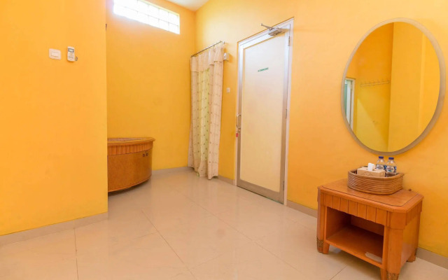 RedDoorz near Pramuka