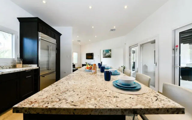 New! Top Location! Rooftop Terrace With Ocean View