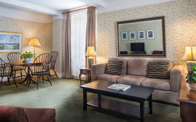 Roger Smith Hotel