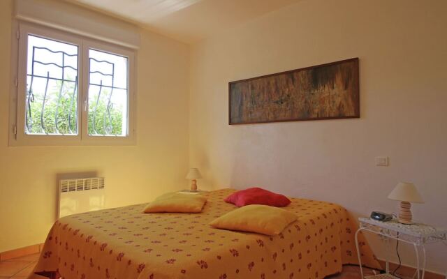 Gorgeous Villa in Bagnols-en-Foret with Swimming Pool