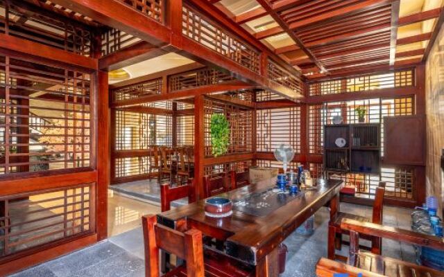 Ledong Baolong Hotel