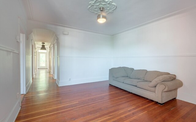 Beautiful 6BR Apt Near Olympic Stadium