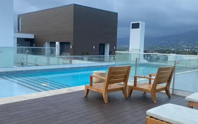 Comfy Studio with rooftop pool