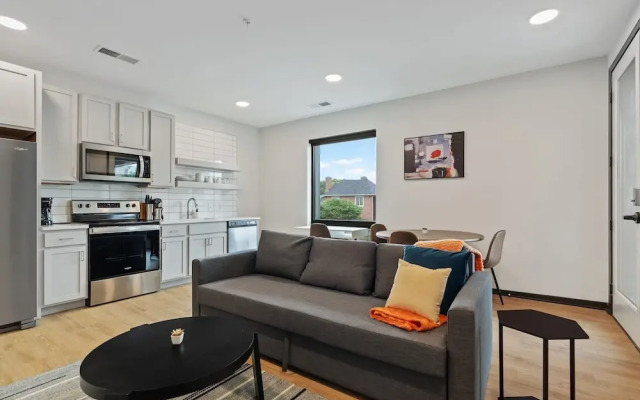 CozySuites on Mass w garage parking 19