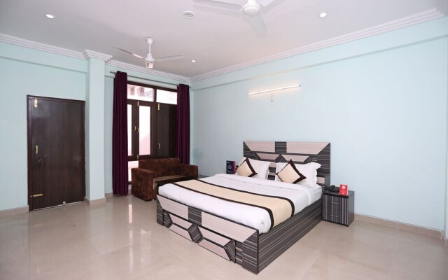OYO 10198 Hotel Aris