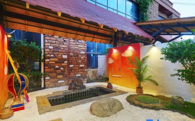 Manpu Tianmu Yangyan Hot Spring Hotel (Zhenbeibao Western Studios See Helan Performing Arts Town)