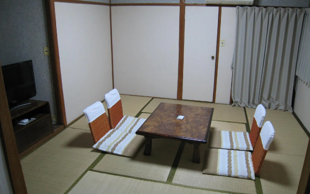 Eco Dogo - Hostel – Guest Rooms – Matsuyama