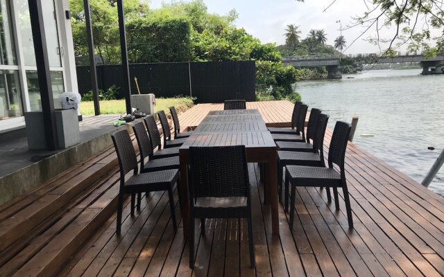 Villa by the Edge