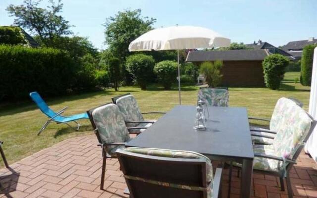 Strandstraße 28, Haushälfte links