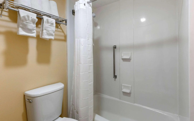 Quality Inn & Suites Hanes Mall