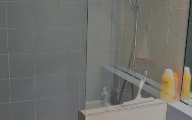 Apt Golfe Juan - 5min des plages - Parking privée - Piscine Rooftop