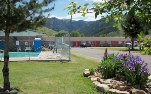Lazy B Motel