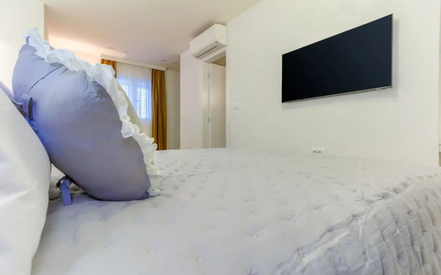 Irini Luxury Rooms