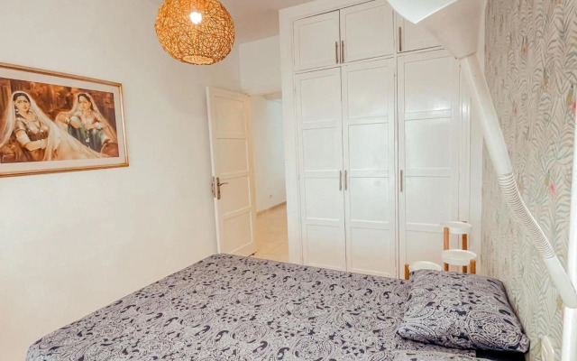 Orland, center of Las Americas LA205