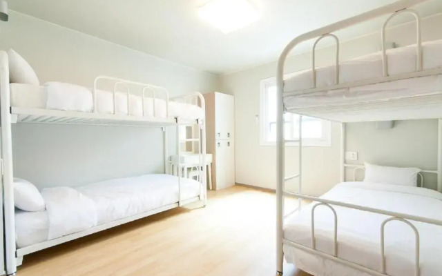 Uniqstay Hostel and Suite