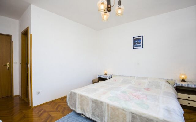 Apartments and Rooms Krstinić