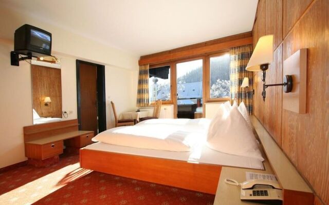 Hotel Tiroler ADLER Bed & Breakfast