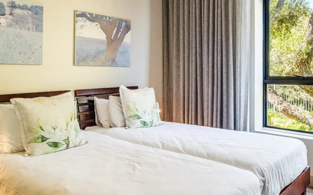 Delightful Rental w Sea Views Vadi Apartment