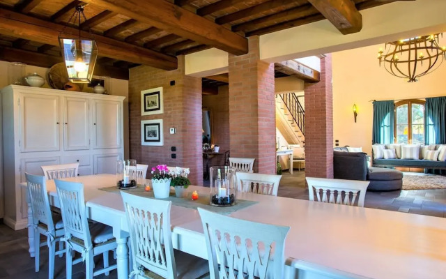 Lavish Peccioli Villa