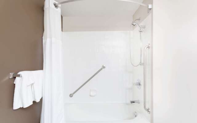 Super 8 by Wyndham Prince Albert